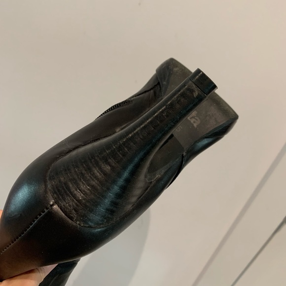 Y2K Leather Heeled Boots, Zip Closure, rounded toe - Picture 15 of 15